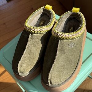 UGG Tasman Slippers, Size 7